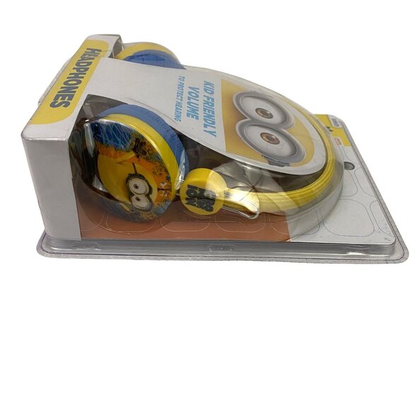 Tech2Go Minions Over the Ear Headphones Kid Friendly Volume Adj Headband New - Picture 3 of 6